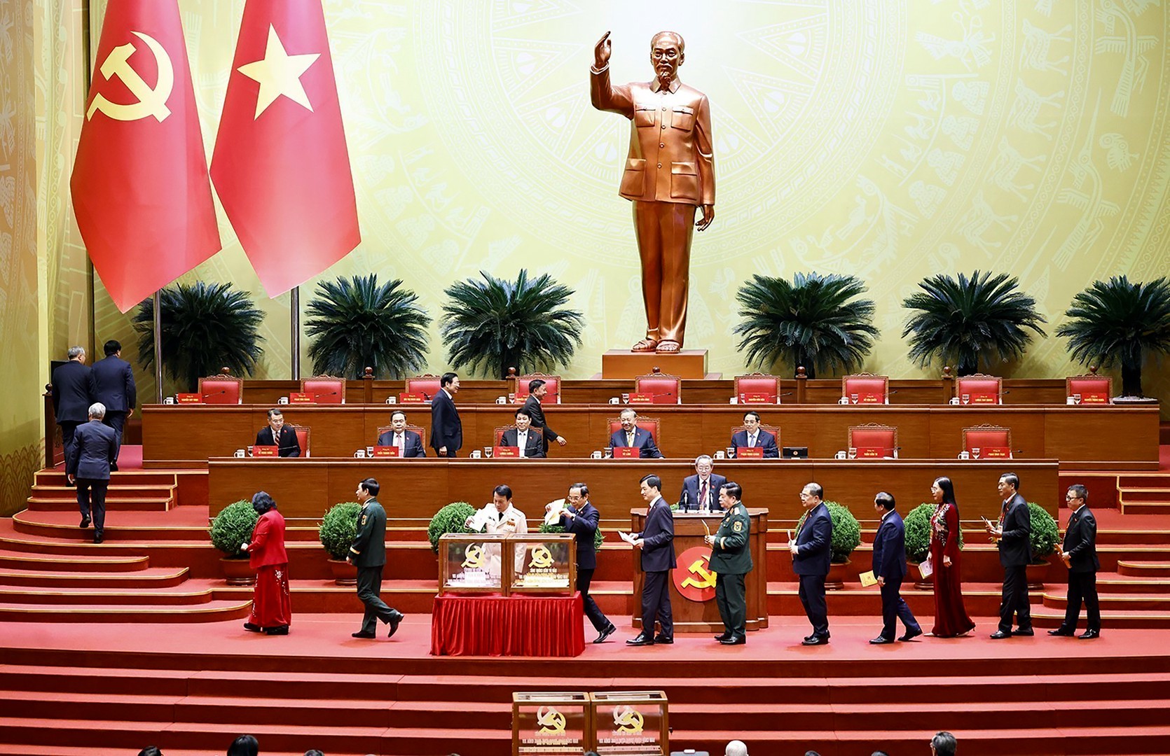 Công bố danh sách Ban Chấp hành Trung ương Đảng khóa XIV